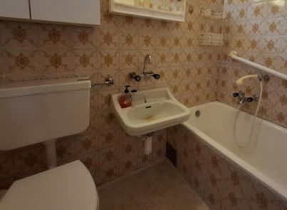 Badezimmer vor der Sanierung